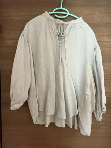 북유럽 생활용품점 나나미 씨와 함께 만든 린넨 블라우스