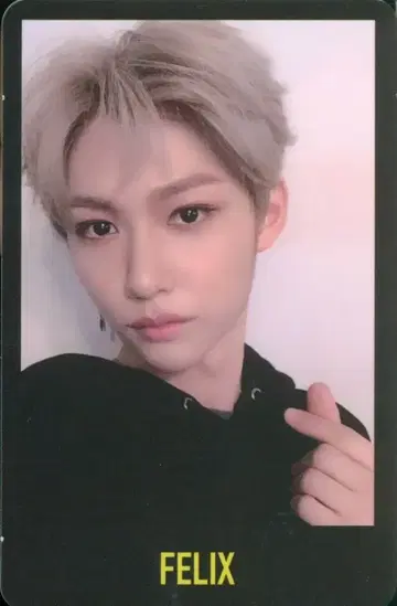 StrayKids FELIX MIROH 검은색 테두리