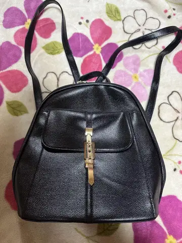 블랙 가죽 백팩 포켓 다수