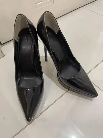 에밀리아 위즈 블랙 하이힐 스틸레토
