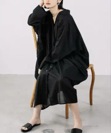 [ 가격 인하 중 ] 오드레 앤 존 와드 오픈 카라 셔츠 원피스