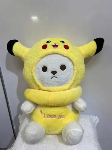 피카츄 안아주는 봉제 인형 약 30cm 새상품, 미사용, 택 포함.
