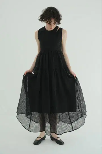 CLANE SHEER PLAID FLARE ONEPIECE 블랙