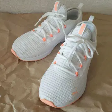 Puma 스니커즈 화이트 오렌지 흰색 SOFT FOAM 경량