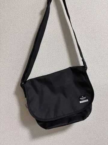 블랙 나일론 숄더백 (빔즈)