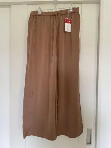 두클라쎄 새틴 와이드 팬츠