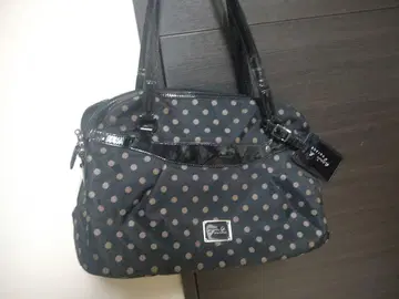 에네스베 보야주 도트 무늬 핸드백 블랙과 베이지