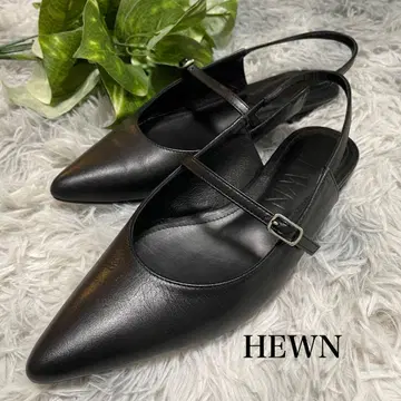 HEWN (휴) 블랙 스틸레토 스트랩 뮬 샌들