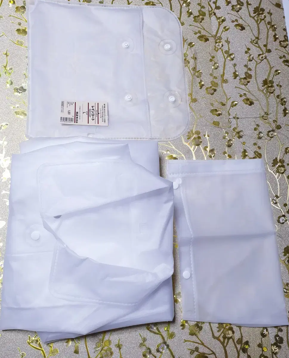 New with tags (Large) Japanese Muji raincoat