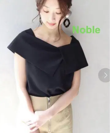 노블 사이드 오픈 와이드 칼라 블라우스 케이프 블라우스 NOBLE