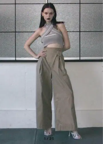 LED 라이트가 녹아내리는 넓은 바지
