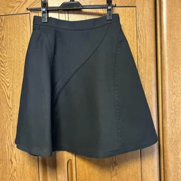 H&M STUDIO A/W 2018 블랙 플레어 스커트