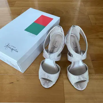 긴자 카네마츠 베이지 오픈토 샌들