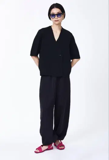 스터닝 루어 하프 슬리브 니트