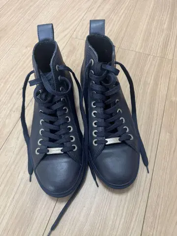 새상품급 JIMMY CHOO 지미추 하이컷 스니커즈 가죽