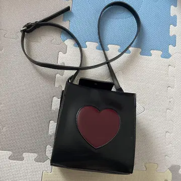 클레이미 하트 컷 아웃 숄더백