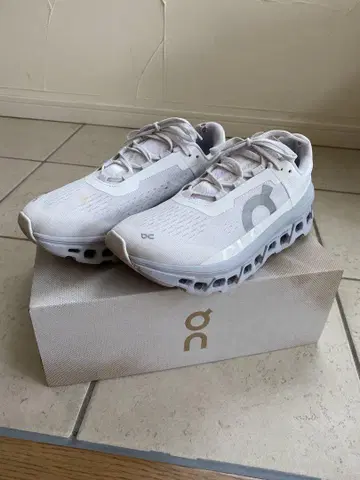 정품 On 클라우드 몬스터 25.5cm 여성용