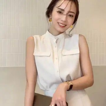 애뉴언스 백 새틴 밴드 카라 슬리브리스 블라우스 아이보리