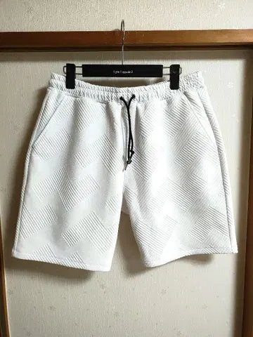 CAMBIO Bulge Jacquard Short Pants 화이트