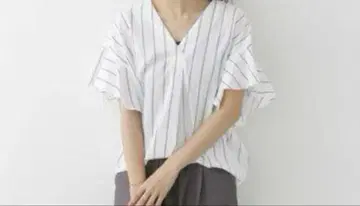 어반 리서치 도어스 스트라이프 블라우스 플레어 슬리브 반팔