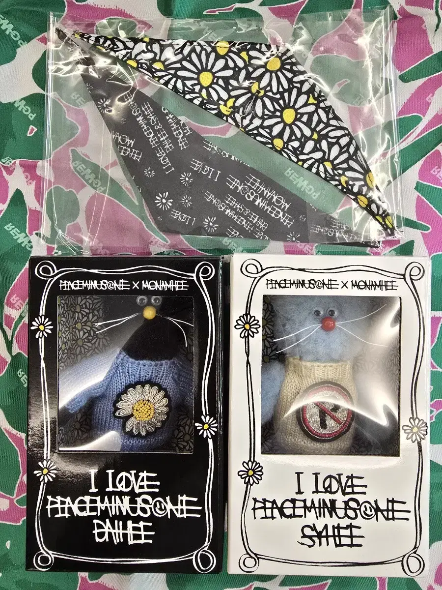 Monami Peaceminusone Daehee and Jihee, Unused New Product with Scarf