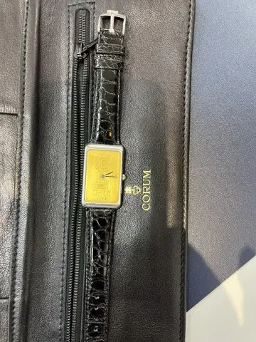 CORUM 아날로그 시계 골드/블랙