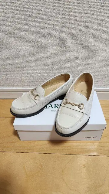HARUTA SALON 화이트 가죽 로퍼