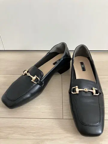 R&E 골드 비트 스퀘어 플랫 로퍼 블랙 23.5cm