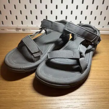 Teva 허리케인 그레이 스포츠 샌들