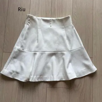 Riu 화이트 플레어 스커트 미니 길이