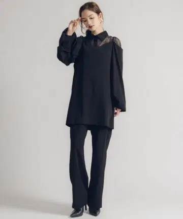BACK 슬릿 레이스 셔츠 도킹 블라우스 라벨 에뛰드