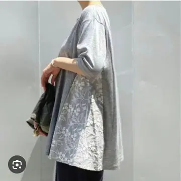 BEARDSLEY 사이드 자수 플레어 컷 티셔츠 비어즐리 그레이