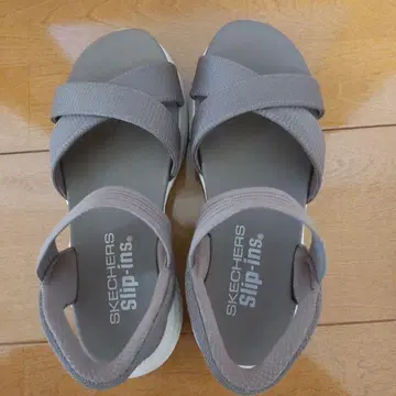 스케쳐스 Slip-Ins 그레이 스포츠 샌들