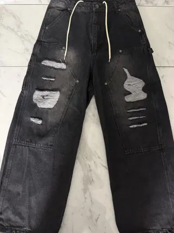 데미지 가공 다크 그레이 데님 팬츠