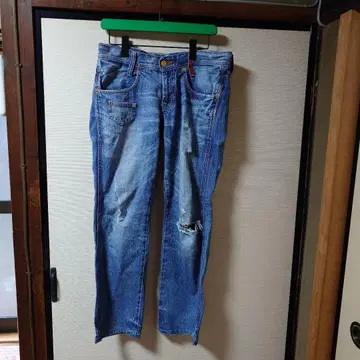 라이트 블루 스트레이트 데님 무릎 데미지