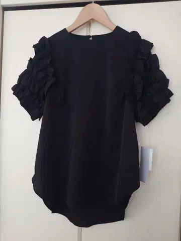 후라네 어깨 프릴 블라우스