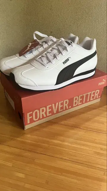 미사용 새상품! PUMA 화이트/블랙 스니커즈