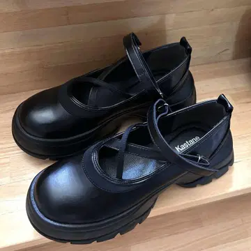 Kastane 카스타네 크로스 스트라이프 신발