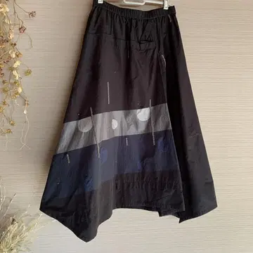 자비로운 비 스커트