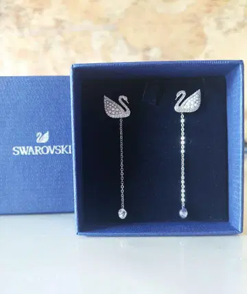 새상품 SWAROVSKI Iconic 스완 펄 귀걸이 스와로브스키
