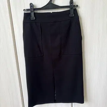블랙 타이트 스커트 앞 포켓 부착