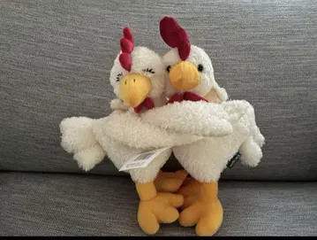 푹신푹신 닭이 꽉 안고 있는 쌍둥이 봉제 인형 쌍둥이 치킨 한국