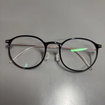 블랙 오벌 프레임 안경