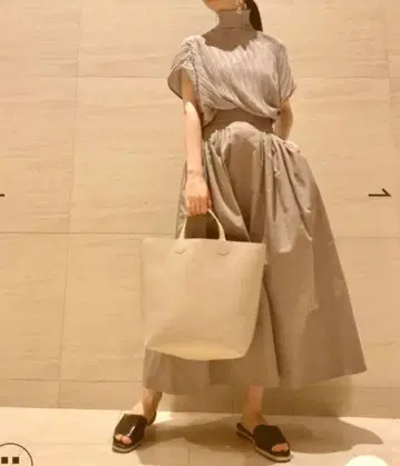 새상품급 2021년 어도어 타프타 스커트
