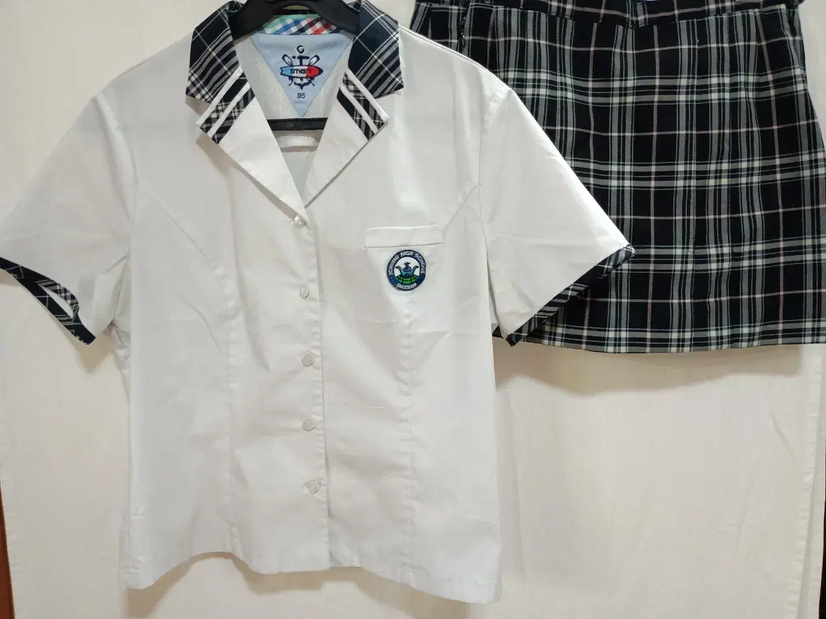 Pretty girl's summer school uniform short skirt set c180 (Ichung High School)