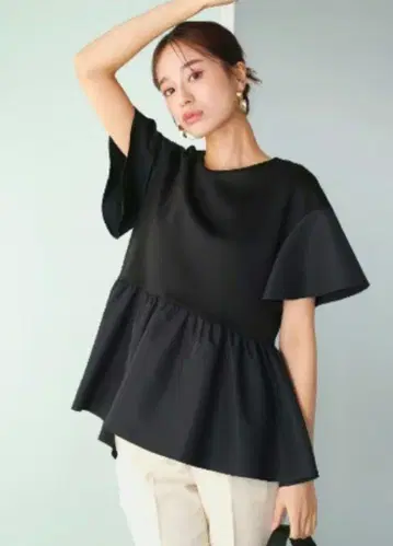 블랙 페플럼 탑