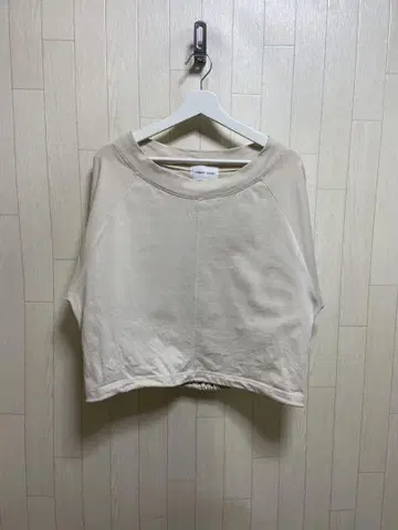 CAPRICIEUX LE'MAGE 드로스트 보트넥 티셔츠