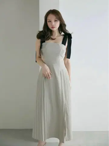andmary 앤드 마리 Ann ribbon pleats dress