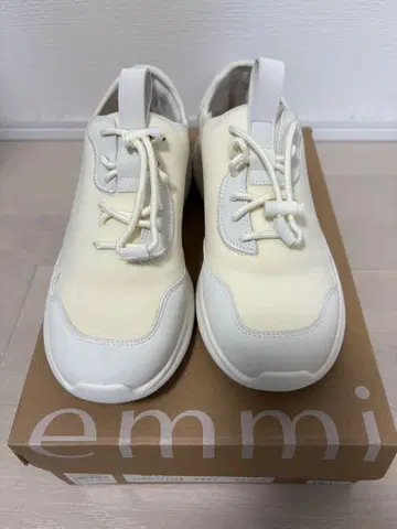 emmi 스니커즈 23cm