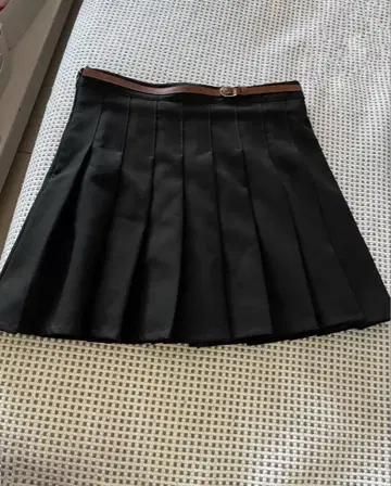 블랙 플리츠 스커트 브라운 허리 밴딩